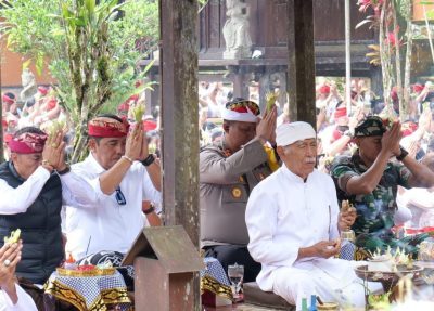 Bupati Sanjaya Pimpin Persembahyangan Bersama Dimulainya Implementasi Haluan Pembangunan Bali Masa Depan