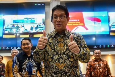 Saat pejabat menjelma jadi idola masyarakat