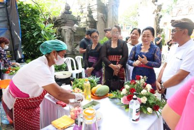 Ketua TP PKK Kota Denpasar Buka Lomba Memasak PMT dan Merangkai Bunga