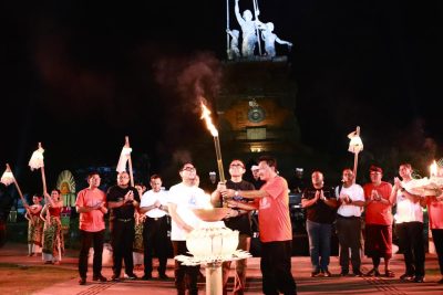 Penyalaan Api Suci Buka Gelaran Denfest ke-18