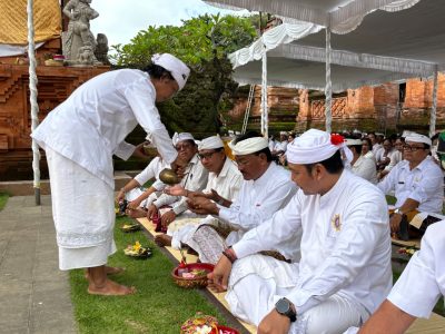Pemkot Denpasar Gelar Persembahyangan Bersama Ngerastiti Haluan Pembangunan Bali Era Baru