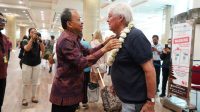 WhatsApp Image 2025-12-28 at 19.51.50 Gubernur Koster Cek Langsung Situasi Kedatangan Wisman di Bandara Ngurah Rai, Tepis Isu Bali Sepi