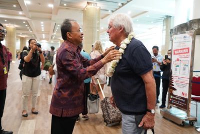 Gubernur Koster Cek Langsung Situasi Kedatangan Wisman di Bandara Ngurah Rai, Tepis Isu Bali Sepi