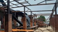 1001145229 Polisi sebut enam kafe di Jimbaran Bali rusak diterjang angin kencang