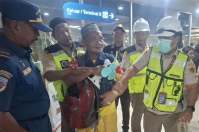 Karantina Sulsel Gagalkan Pengiriman Dua Burung Nuri Ilegal dari Sorong