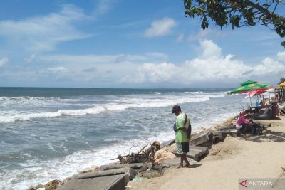 BBMKG terbitkan peringatan dini tinggi gelombang 4 meter di Bali