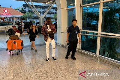 Rudenim Denpasar Pulangkan WNA Nigeria yang Jadi Tukang Cukur