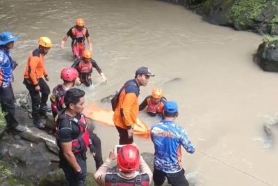 Tim SAR temukan jasad ibu dan balita korban rumah ambruk di Kuwum marga