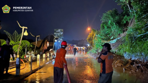 Tanggap Cepat BPBD Tangani Longsor Ceking