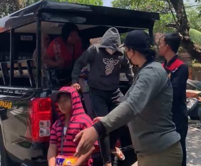 Satpol PP Kota Denpasar Tertibkan 8 Gepeng Pengamen di Sejumlah Traffic Light