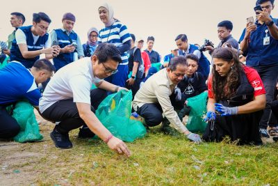 Aksi Bersih Sampah Laut di Pantai Kedonganan, Menteri LH dan Bupati Badung Perkuat Gerakan Indonesia ASRI