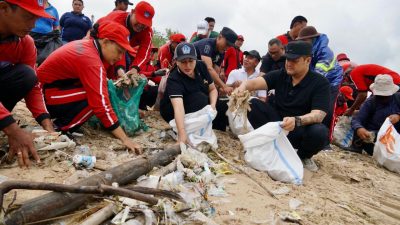 Wabup Bagus Alit Sucipta Turun Langsung Tangani Sampah Musiman