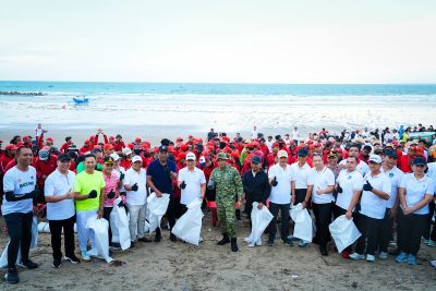 Peringati HPSN 2026, Bupati Badung Pimpin Korve Bersih Sampah di Pantai Kuta