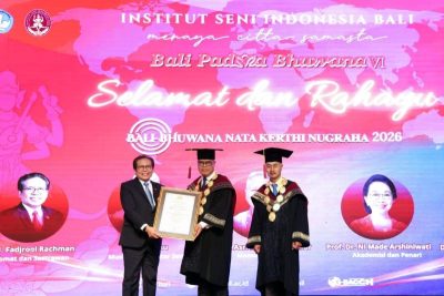 ISI Bali Beri Penghargaan Internasional Kepada Dubes Fadjroel Rachman
