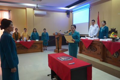 Rasniathi Adi Arnawa Lantik Ketua TP PKK Kecamatan Petang