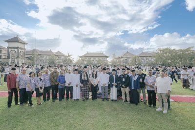 Bupati Adi Arnawa Hadiri Shalat Id di Puspem Badung
