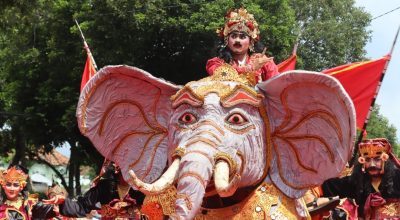 Parade Budaya 9 Kecamatan Meriahkan HUT Kota Singaraja ke-422