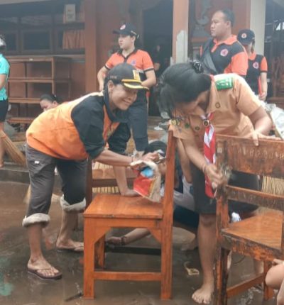 Pramuka Buleleng Gelar Karya Bakti Penanganan Banjir Bandang di Desa Banjar