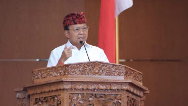 Gubernur Bali Wayan Koster