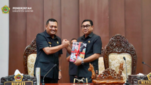 Sidang Paripurna DPRD Gianyar, Bupati Mahayastra Sampaikan LKPJ Tahun Anggaran 2025