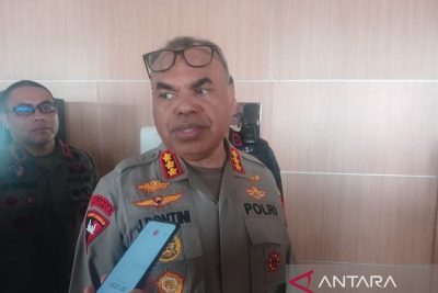 Kapolda Papua Tengah Pakai Heli Pantau Tambang Emas Ilegal di Kapiraya