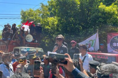 400 truk sampah aksi damai di PPLH KLH buntut pembatasan TPA Suwung