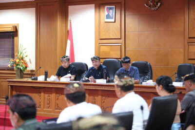 Wakil Komisi I DPRD Badung Lanang Umbara Pimpin Raker dengan 11 OPD