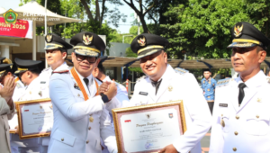 Raih Peringkat 7 Nasional. Bupati Gianyar Terima Penghargaan