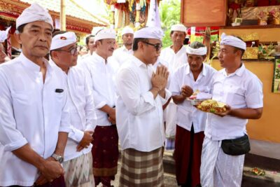 Wali Kota Jaya Negara Hadiri Karya Melaspas Pura Kawitan Batur Panti Tembawu