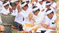 Pemkot Denpasar Gelar Persembahyangan Rahina Suci Tumpek Landep