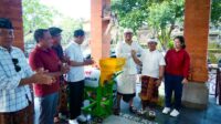 Wabup Badung Serahkan Mesin Pencacah dan Bag Komposter di Sempidi