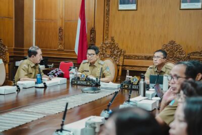 Bupati Adi Arnawa Ikuti Rakor Pengendalian Inflasi dan Peluncuran Pendidikan Antikorupsi