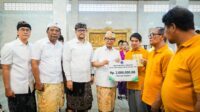 Salurkan Bansos Hari Raya Waisak Untuk Umat Buddha, Badung Gaungkan Moderasi Beragama