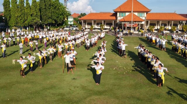 Ribuan Siswa Spendaraja Meriahkan Pagelaran Seni Budaya Kokurikuler