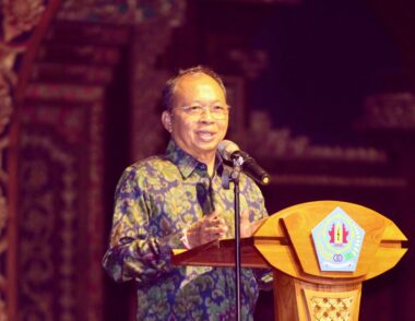 Wayan Koster