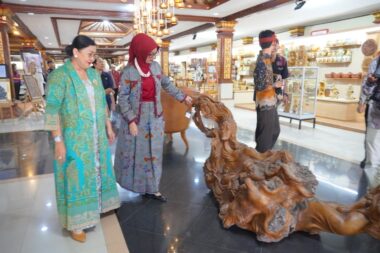 Ibu Putri Koster