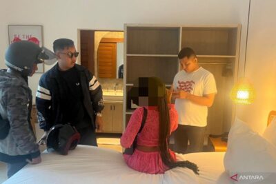Imigrasi Denpasar periksa tiga WNA diduga terlibat prostitusi daring