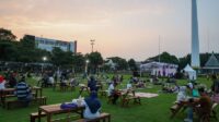 Senja, cangkrukan, dan ingatan kota
