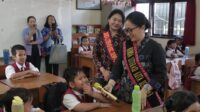 Sapa Siswa-siswi SD 9 Kesiman, Ny Antari Jaya Negara Sampaikan Literasi Soal Pemilahan Sampah
