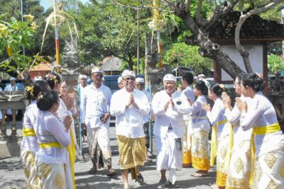 Wali Kota Jaya Negara Hadiri Upacara Ngeratep dan Pasupati Pelawatan di Pura Dalem Ulun Suan