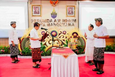 Lantik Direktur Umum Perumda Air Minum Tirta Mangutama 2026-2031