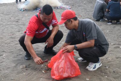 Pemkab Buleleng Libatkan Berbagai Elemen Masyarakat dalam Aksi Bersih Pantai