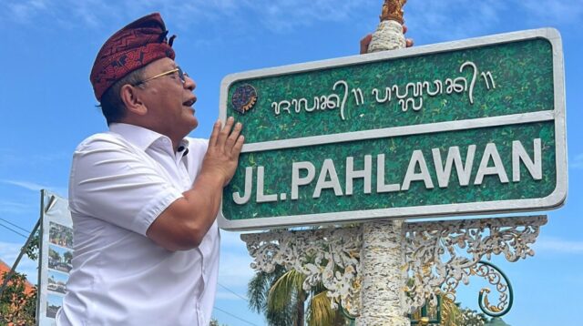 Sampah Plastik Disulap Jadi Infrastruktur Kota, Buleleng Mulai Pasang Plang Jalan Ramah Lingkungan