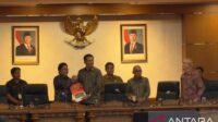 8d046b97-fbe2-4655-897f-373a5338219f DPRD serahkan hasil rekomendasi Pansus TRAP ke Wagub Bali