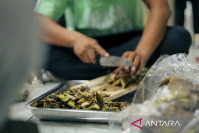 ITDC edukasi warga Benoa Bali olah sampah organik jadi ekoenzim