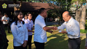 Bupati Mahayastra Lepas Penerima Bantuan Pendidikan dan Pelatihan Berbasis Kompetensi