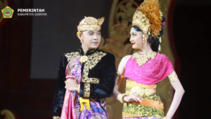 Duta Gianyar Buka Parada Busana Adat Bali PKB 2026