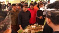 Meriahkan Bulan Bung Karno VIII, Kecamatan Densel Gelar Lomba Ngelawar