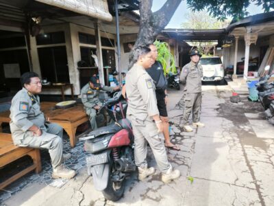 Satpol PP Denpasar Tangani Warga Diduga Alami Gangguan Kejiwaan di Jalan Gunung Tambora