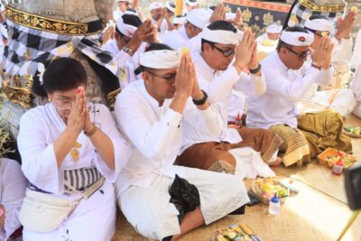 Wali Kota Jaya Negara Hadiri Bhakti Pujawali di Pura Sakenan
